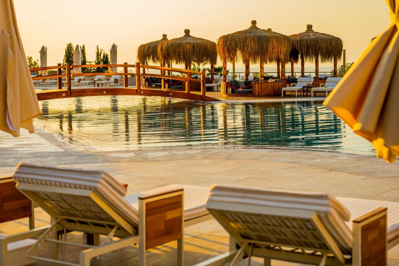 Chamada Prestige Hotel And Casino Agios Epiktitos Exterior photo