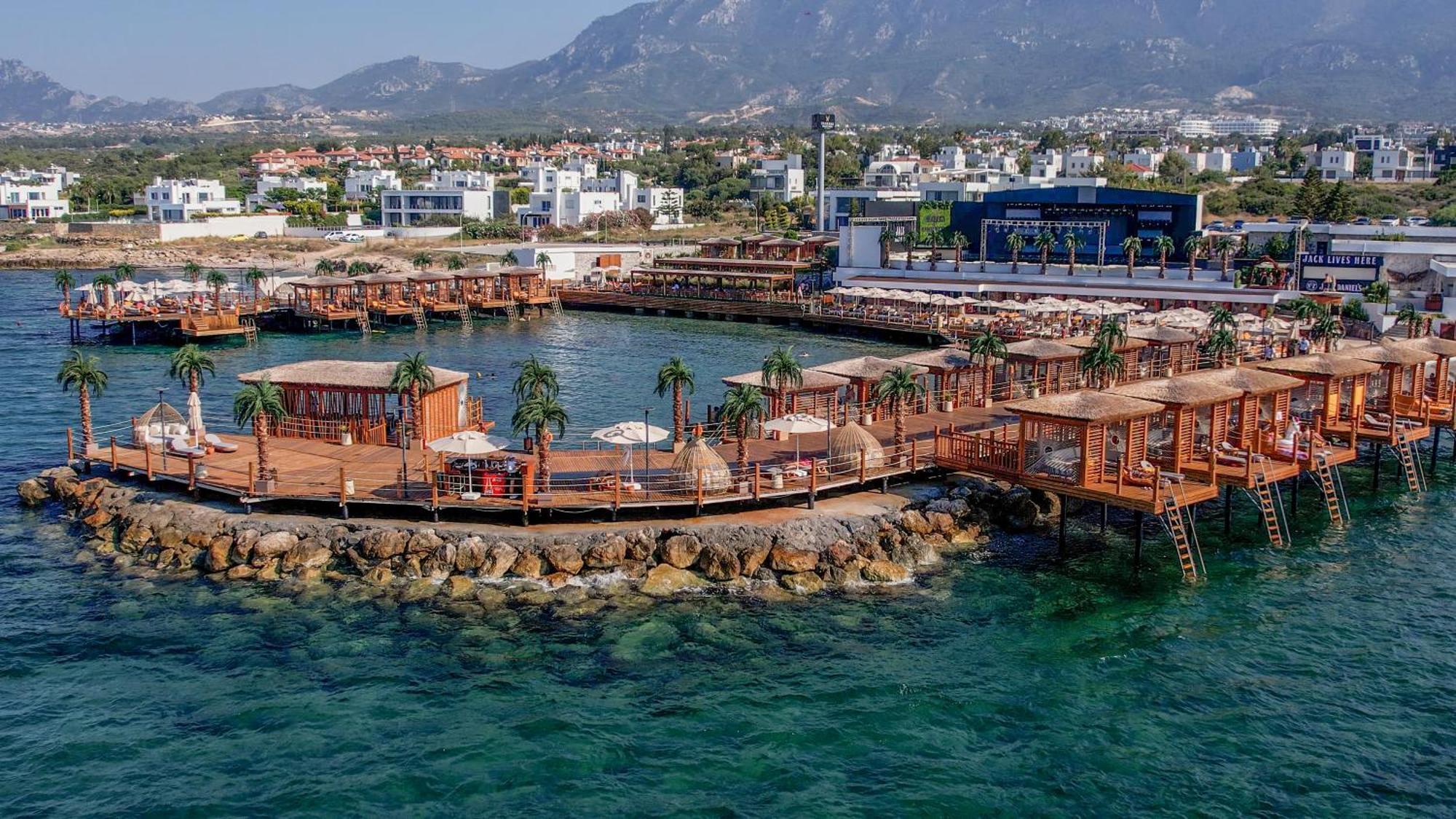 Chamada Prestige Hotel And Casino Agios Epiktitos Exterior photo