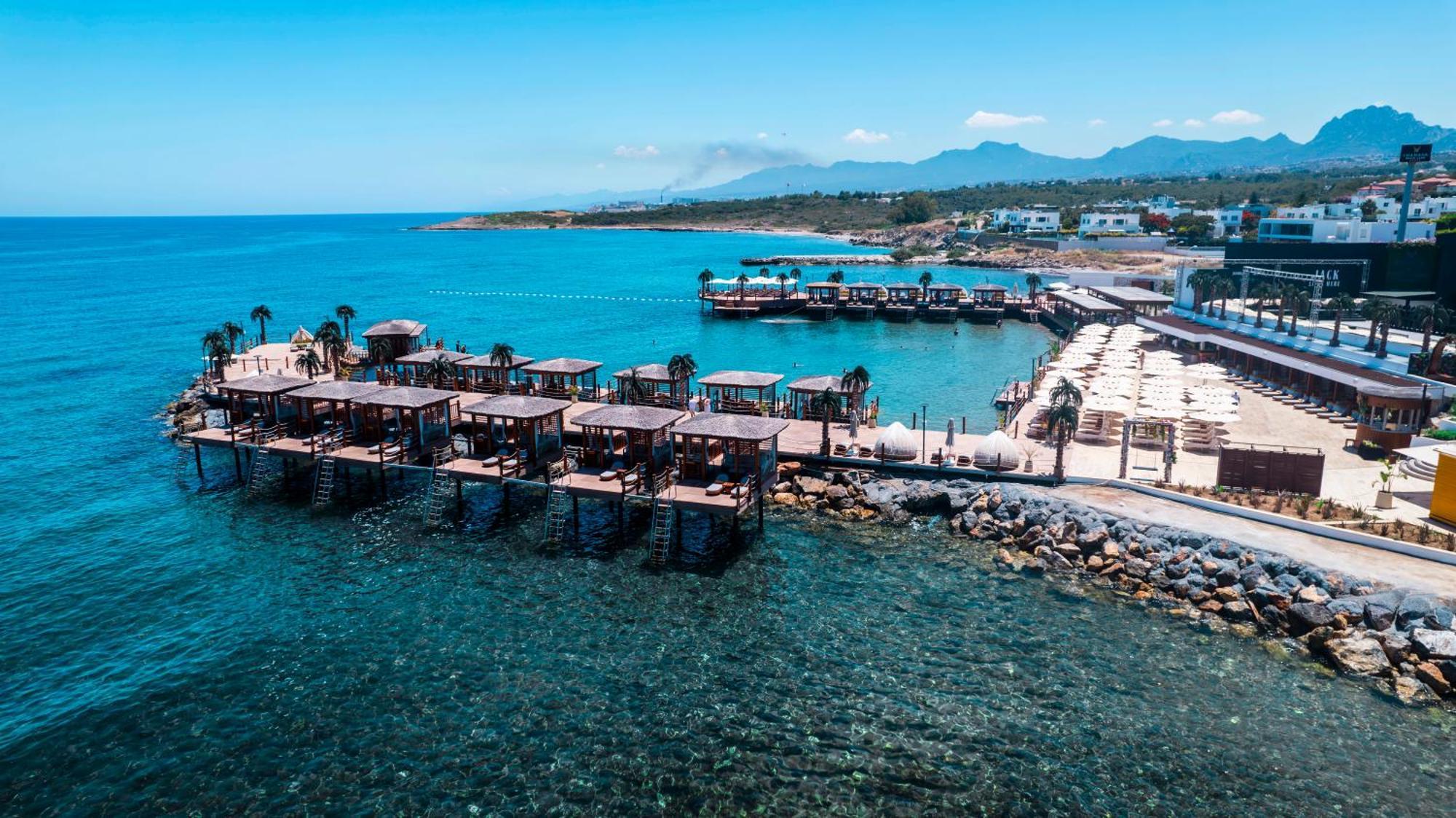 Chamada Prestige Hotel And Casino Agios Epiktitos Exterior photo