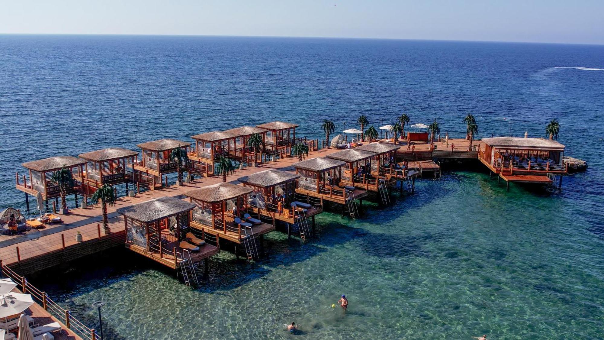 Chamada Prestige Hotel And Casino Agios Epiktitos Exterior photo