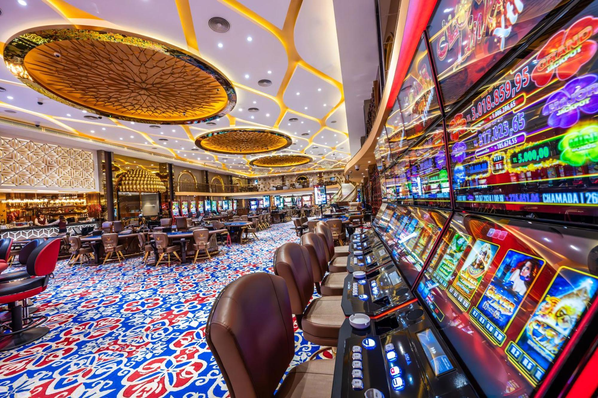 Chamada Prestige Hotel And Casino Agios Epiktitos Exterior photo