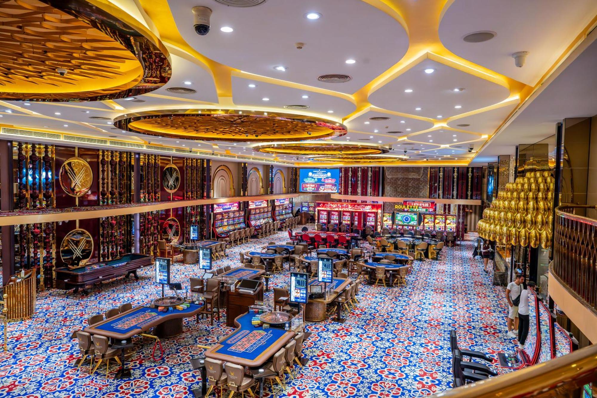 Chamada Prestige Hotel And Casino Agios Epiktitos Exterior photo