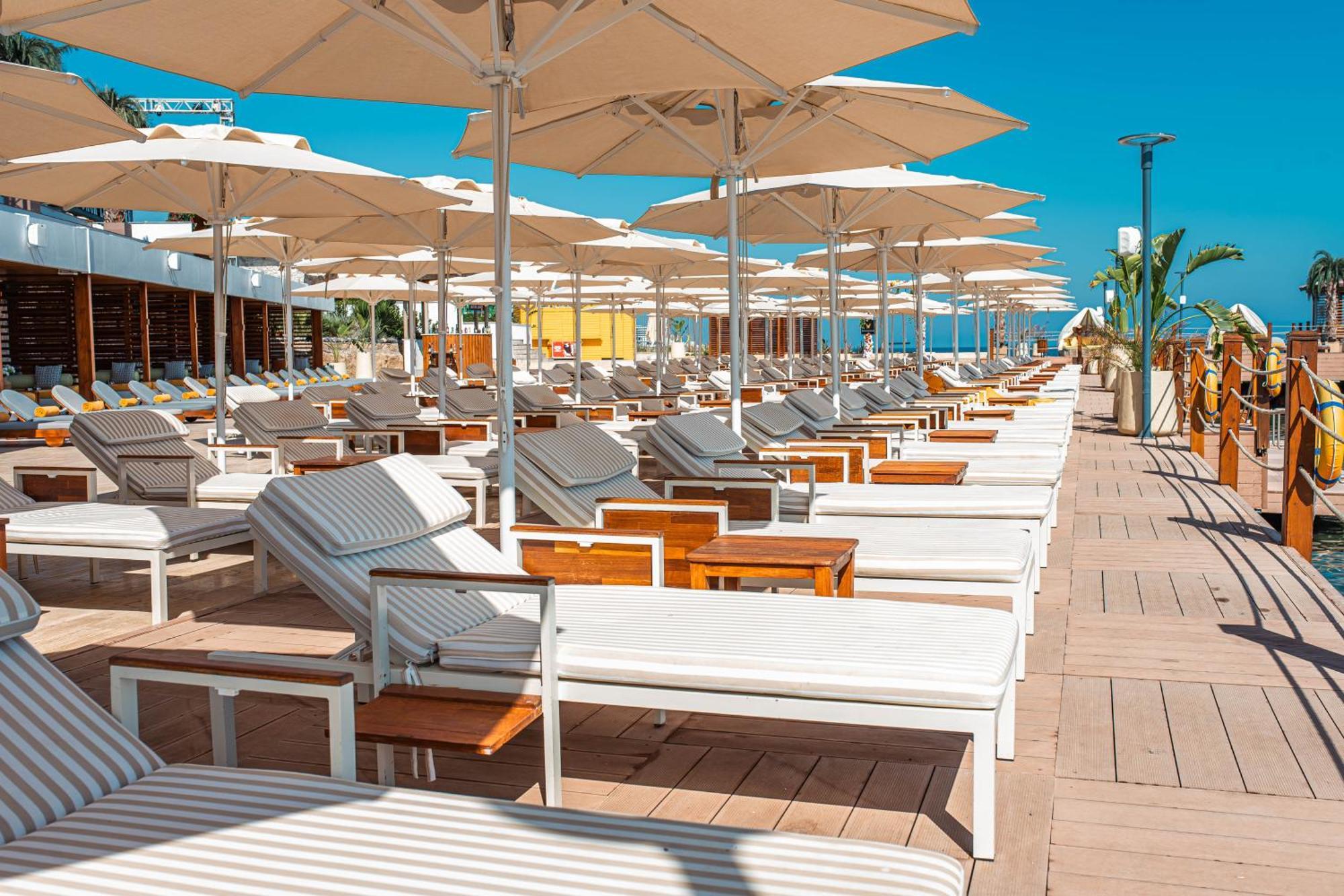 Chamada Prestige Hotel And Casino Agios Epiktitos Exterior photo